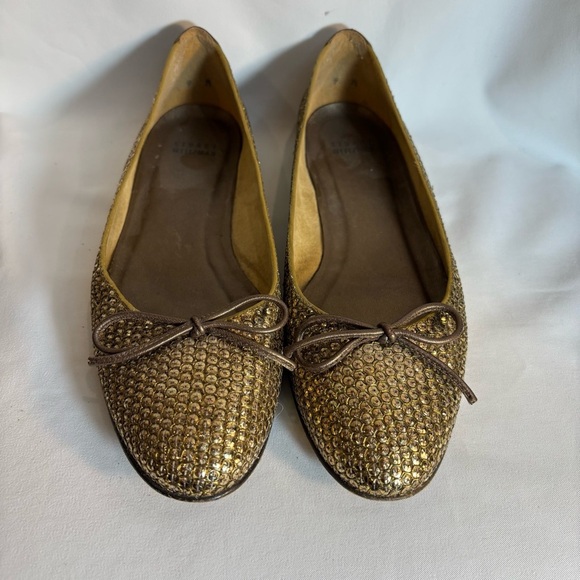 STUART WEITZMAN Sz 9 Textured Gold Toned Ballet Flats Almond Toe Bow Detail - Picture 2 of 10